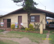 VENDO CASA,SALA,03 DORMITÓRIOS,BANHEIRO COZINHA, GARAGEM FECHADA COM DORMITÓRIO E BANHEIRO,PÁTIO MURADO,TERRENO 13,20 X 26,40 DE ESQUINA,RODRIGUES PORTUGAL COM IRIS VALLS. TRATAR COM IZABEL CRISTINA NO 55-99187214. CRECI 48048